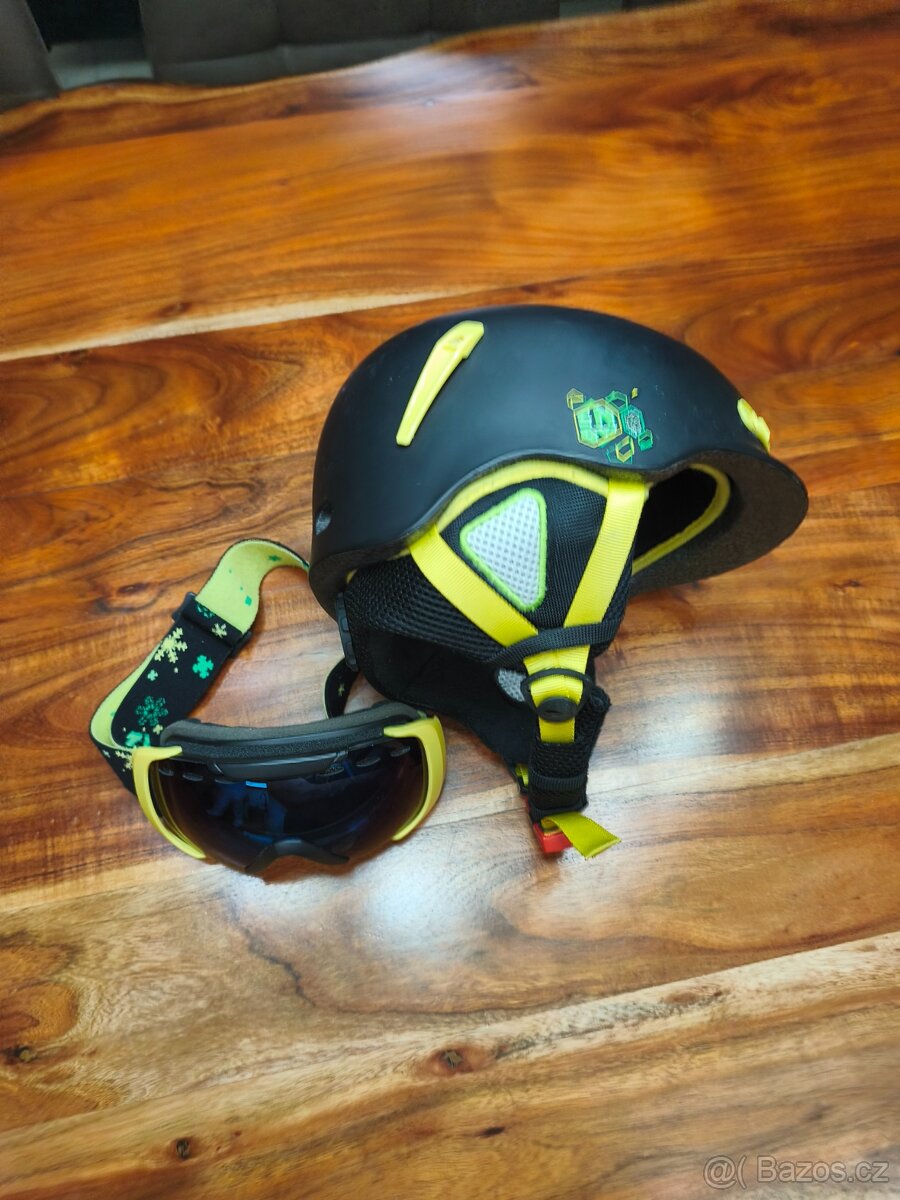 Dětská lyžařská helma a brýle