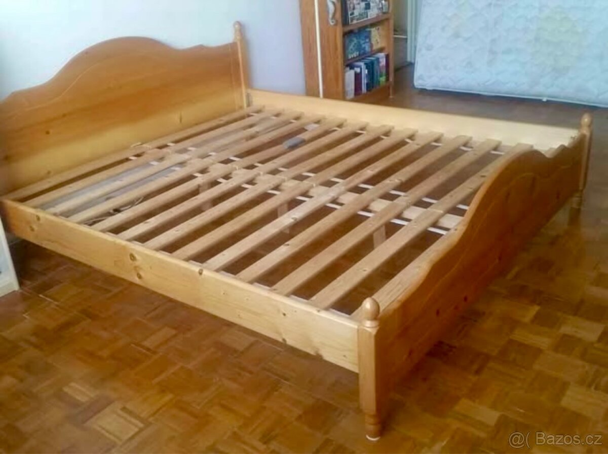 Manželská postel z masivu vč. roštů