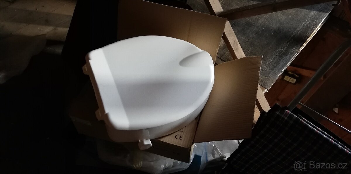 Nastavec na toaletu