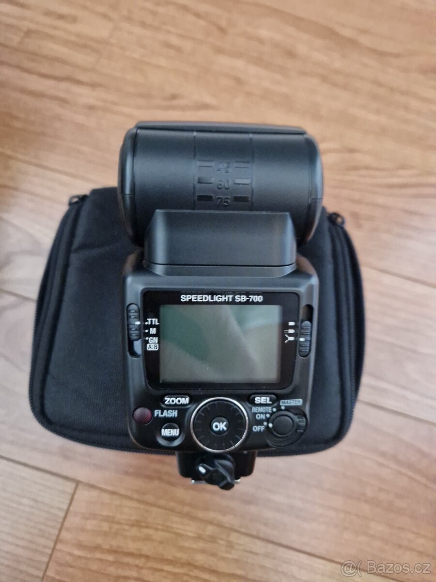 NIKON blesk SB-700