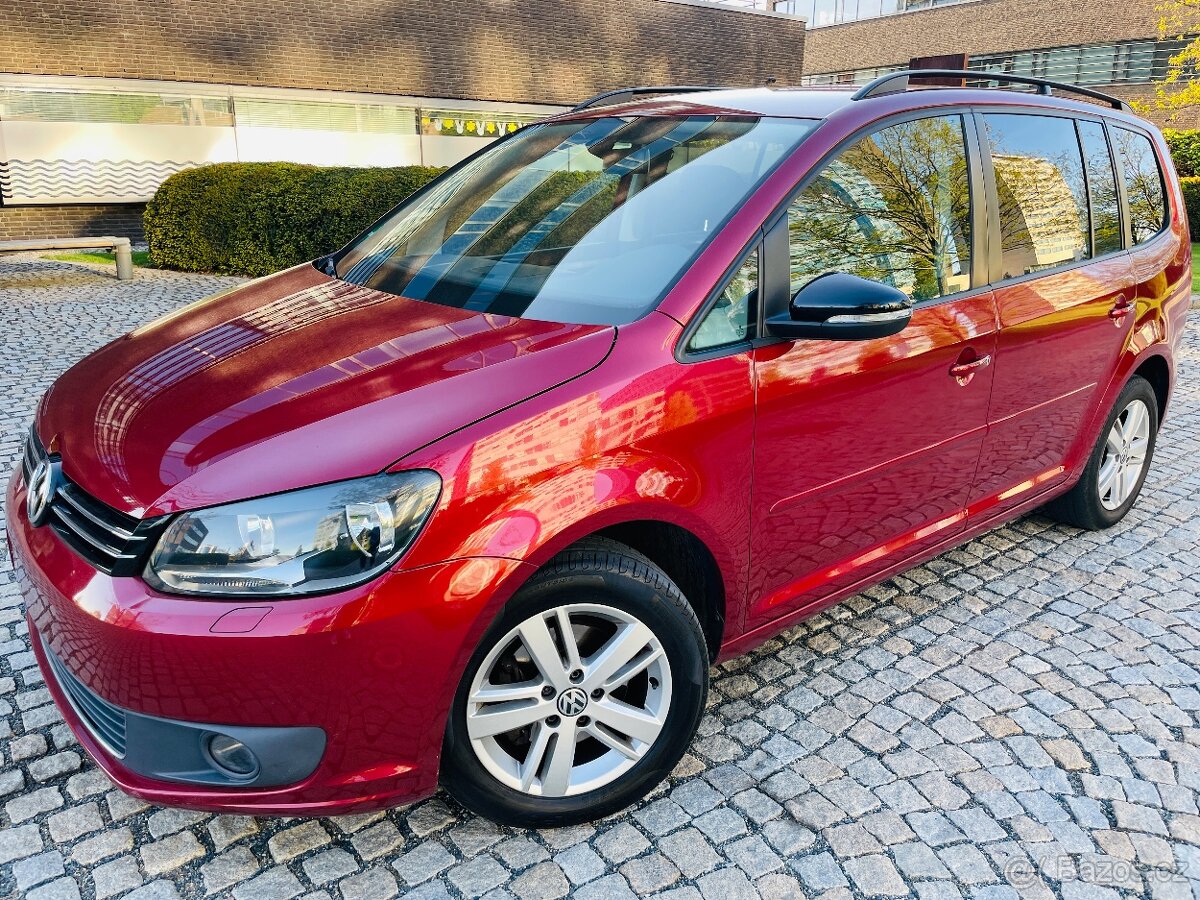Volkswagen Touran 1.2TSI 77KW 7MÍST MANUÁL VÝHŘEV SERVISKA