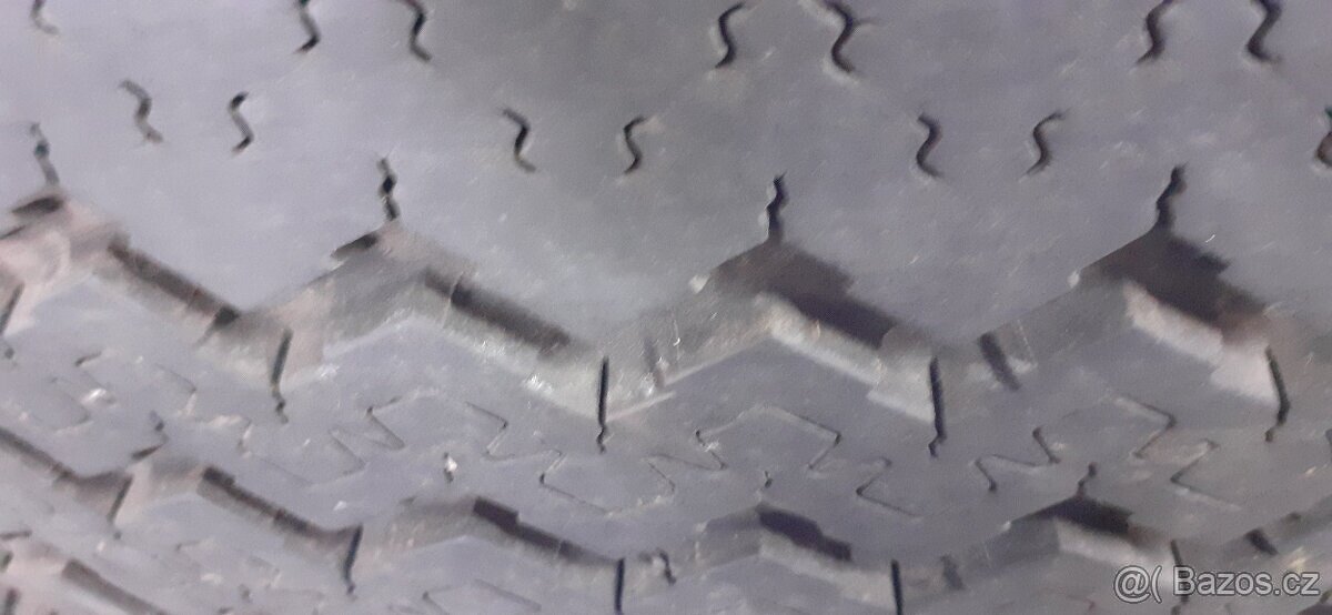 Pneu 215/70 R15 CMichelin XC Camping