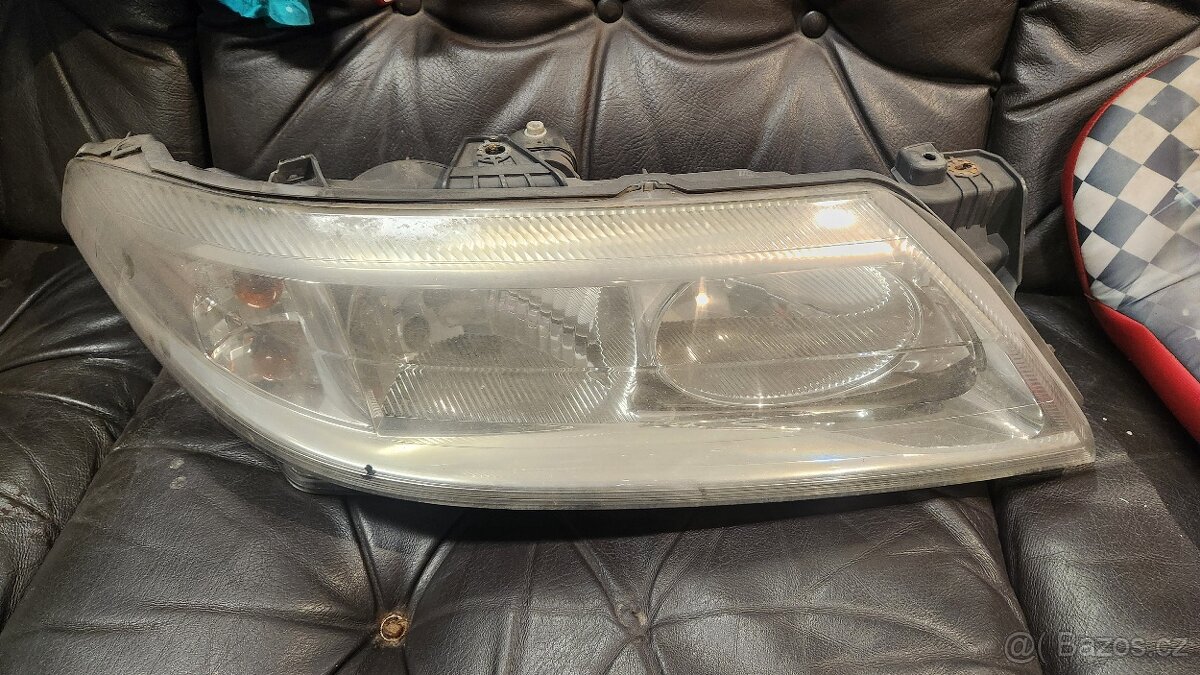 Přední světla Renault Laguna