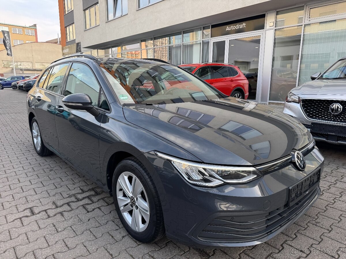 VW Golf 8 Life 2.0 TDI 110kW DSG Webasto ACC Navi Tažné DAB