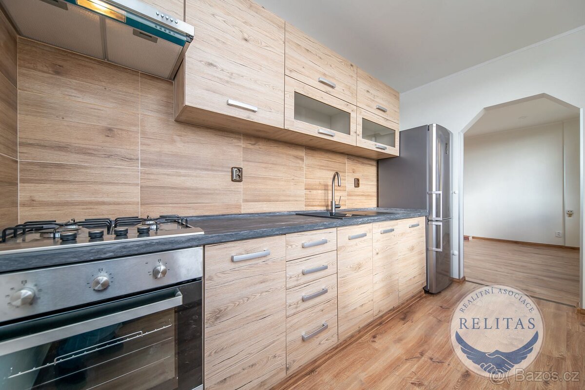 Pronájem bytu 2+1 po rekonstrukci s lodžií, 52 m², Praha 12 