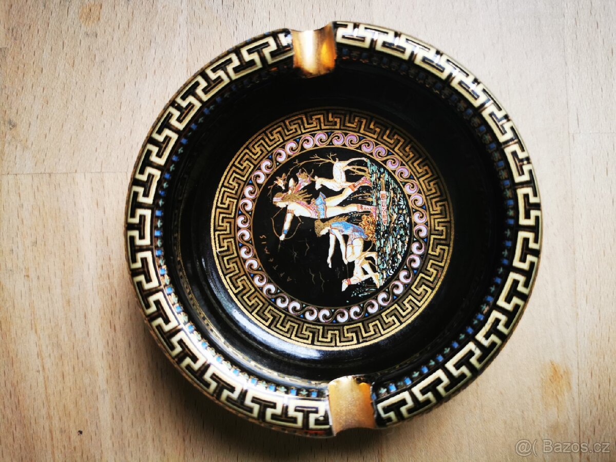 Porcelánový popelnik
