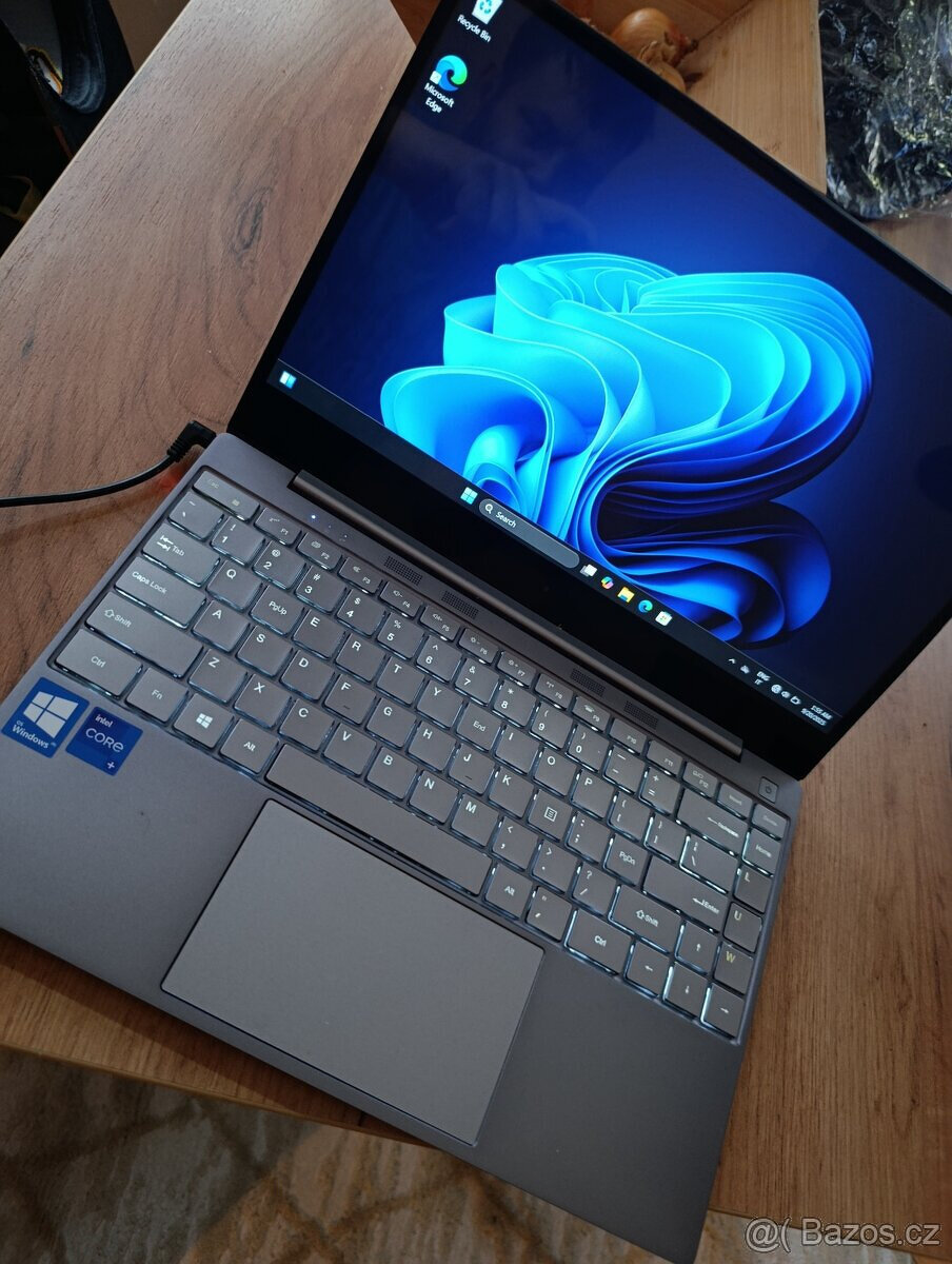 Bmax ultratenky, kovovy / USBC // SSD m.2 256 GB