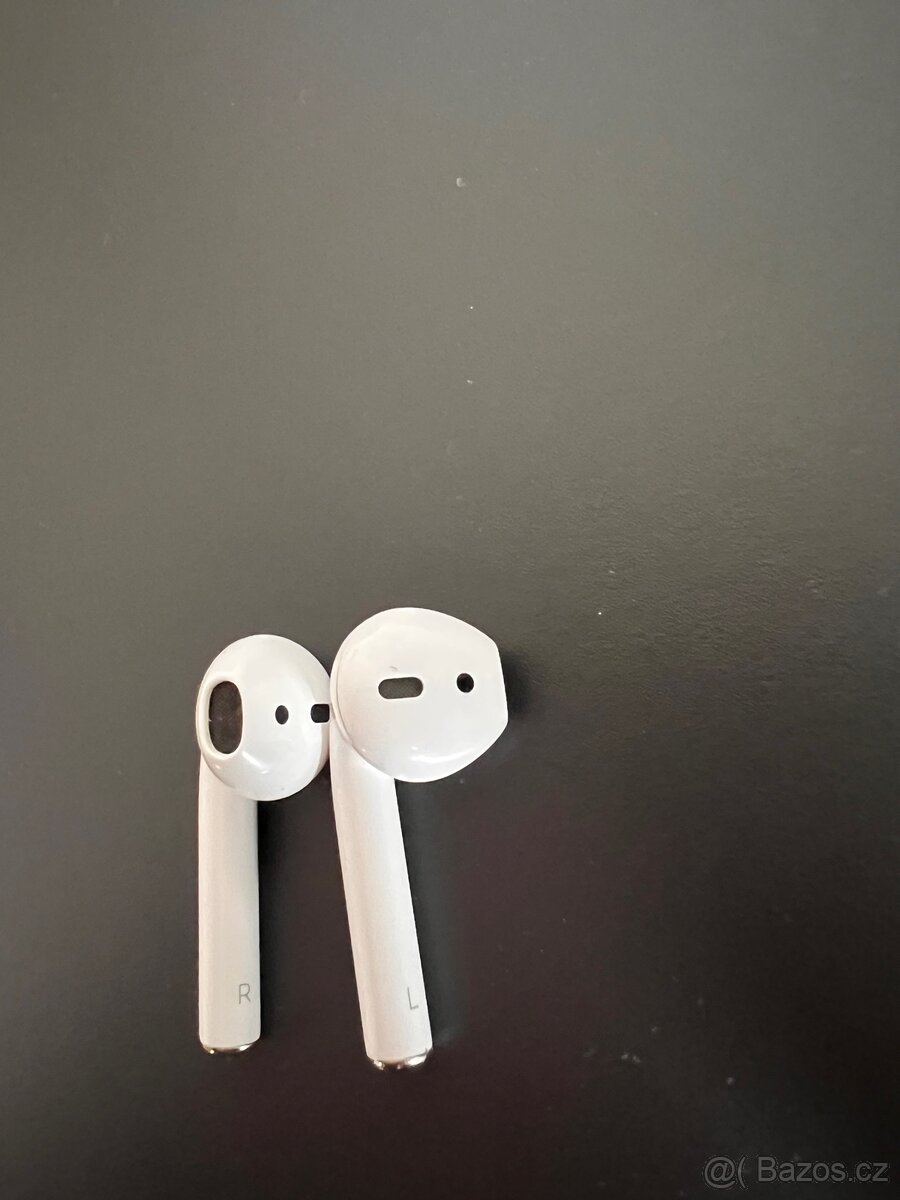 Sluchátka AirPods