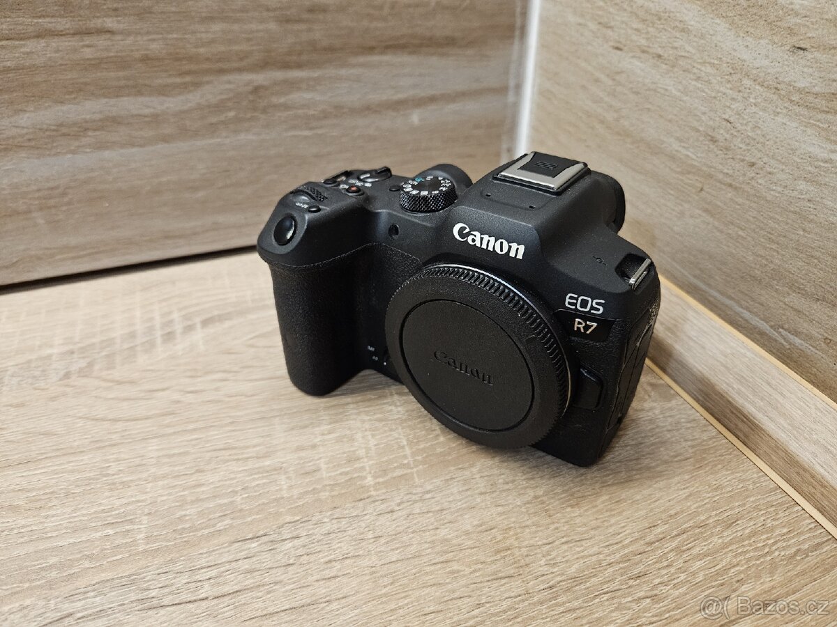 Canon Eos R7