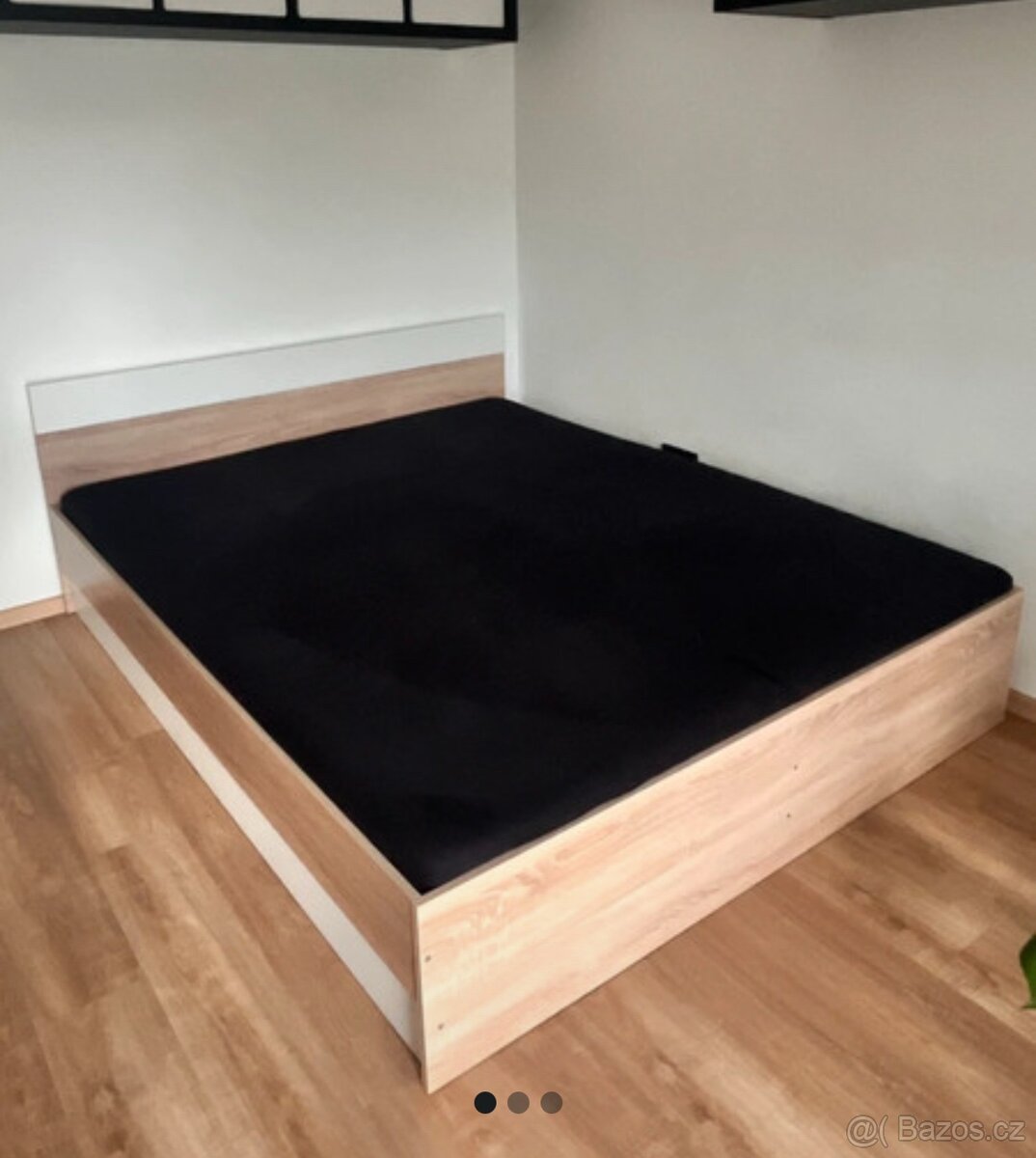 Dřevěná postel 160x200
