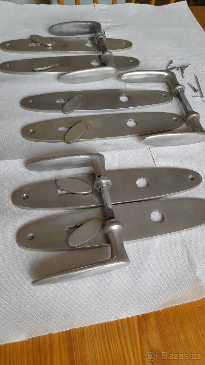 Dveřní kování, kliky