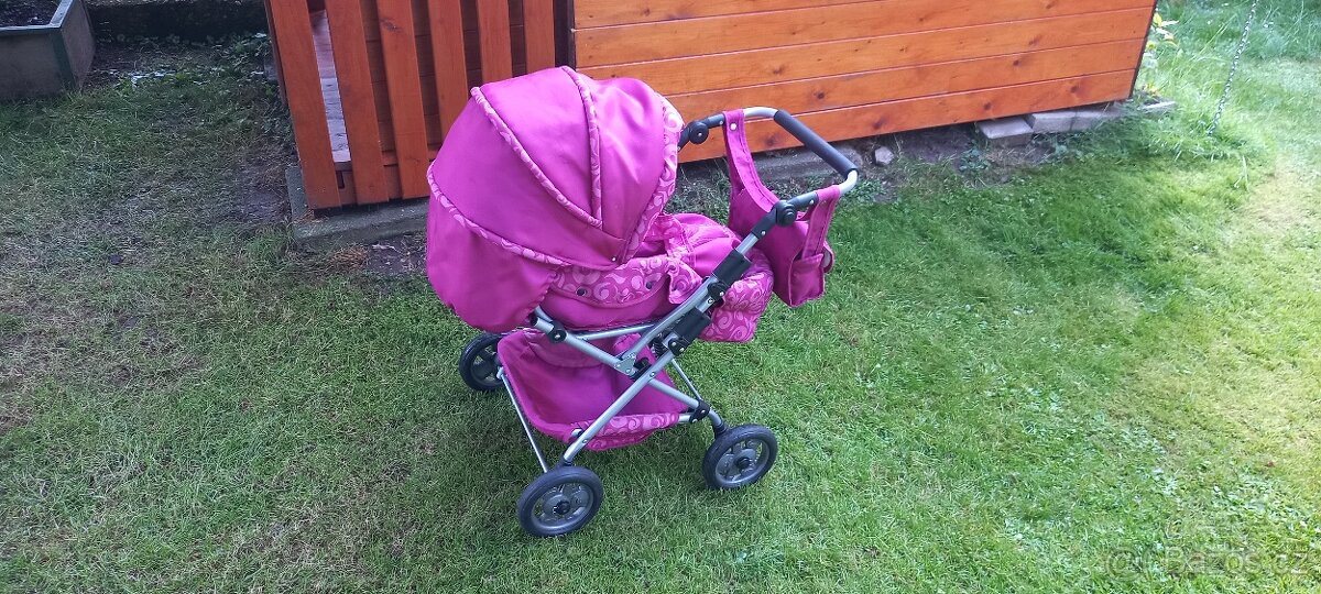 Kočárek pro panenky