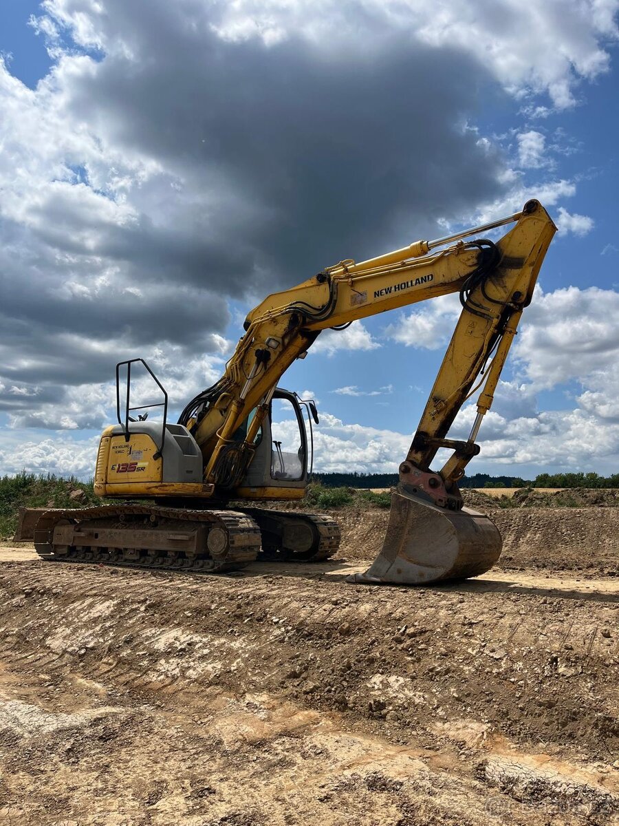 Pásové rypadlo NEW HOLLAND E135SR - 1ES, r.v. 2008, 15,4t