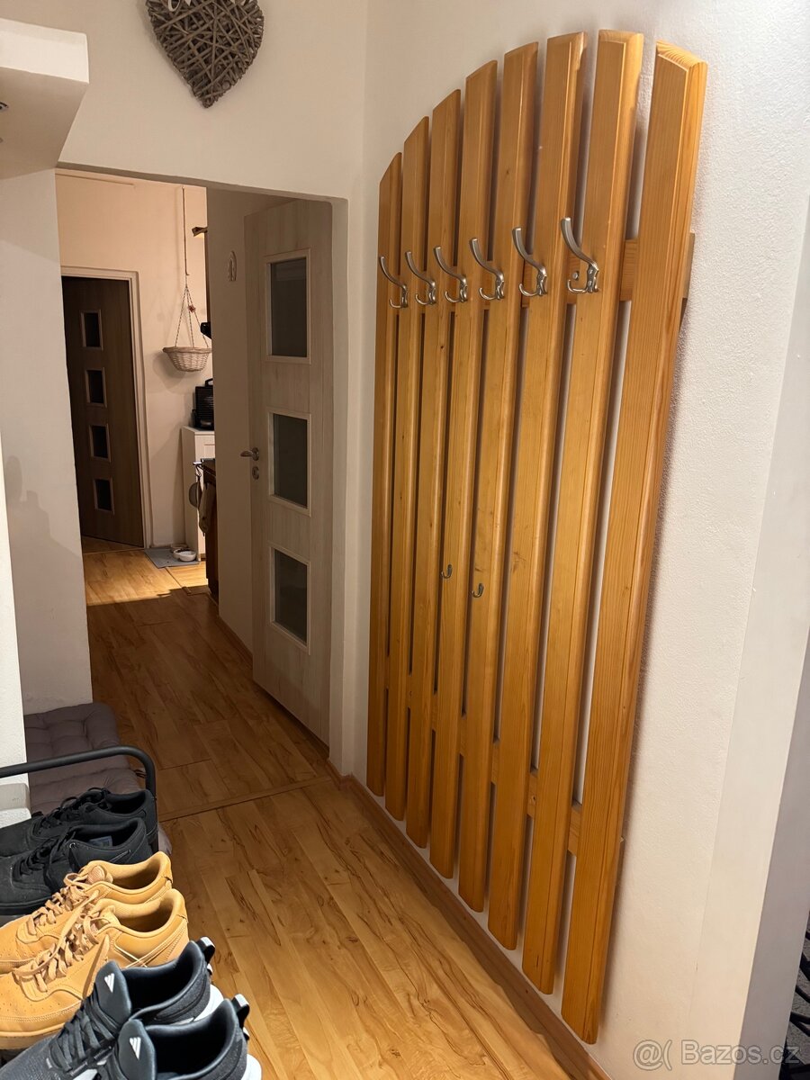 Prodám věšák na bundy