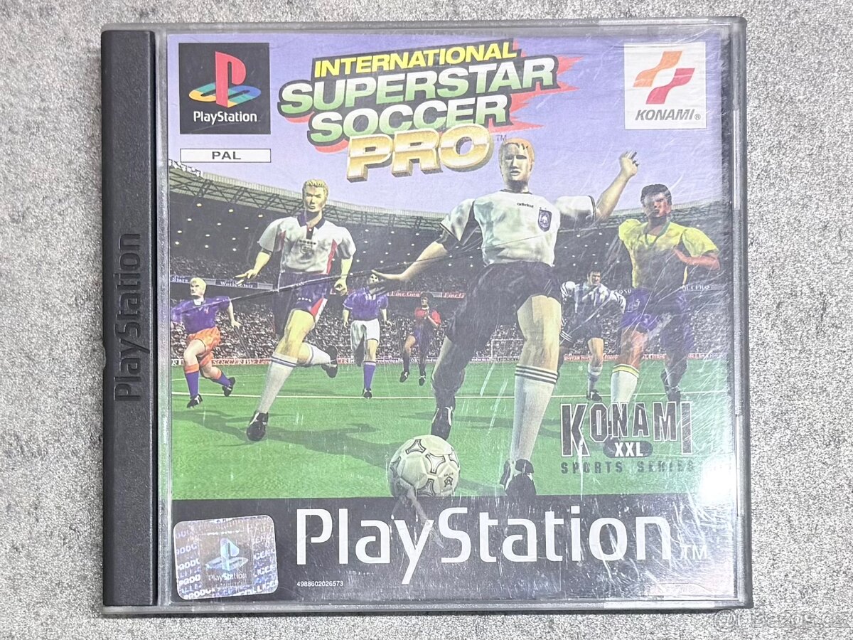 - PS1 hra International Superstar Soccer Pro -