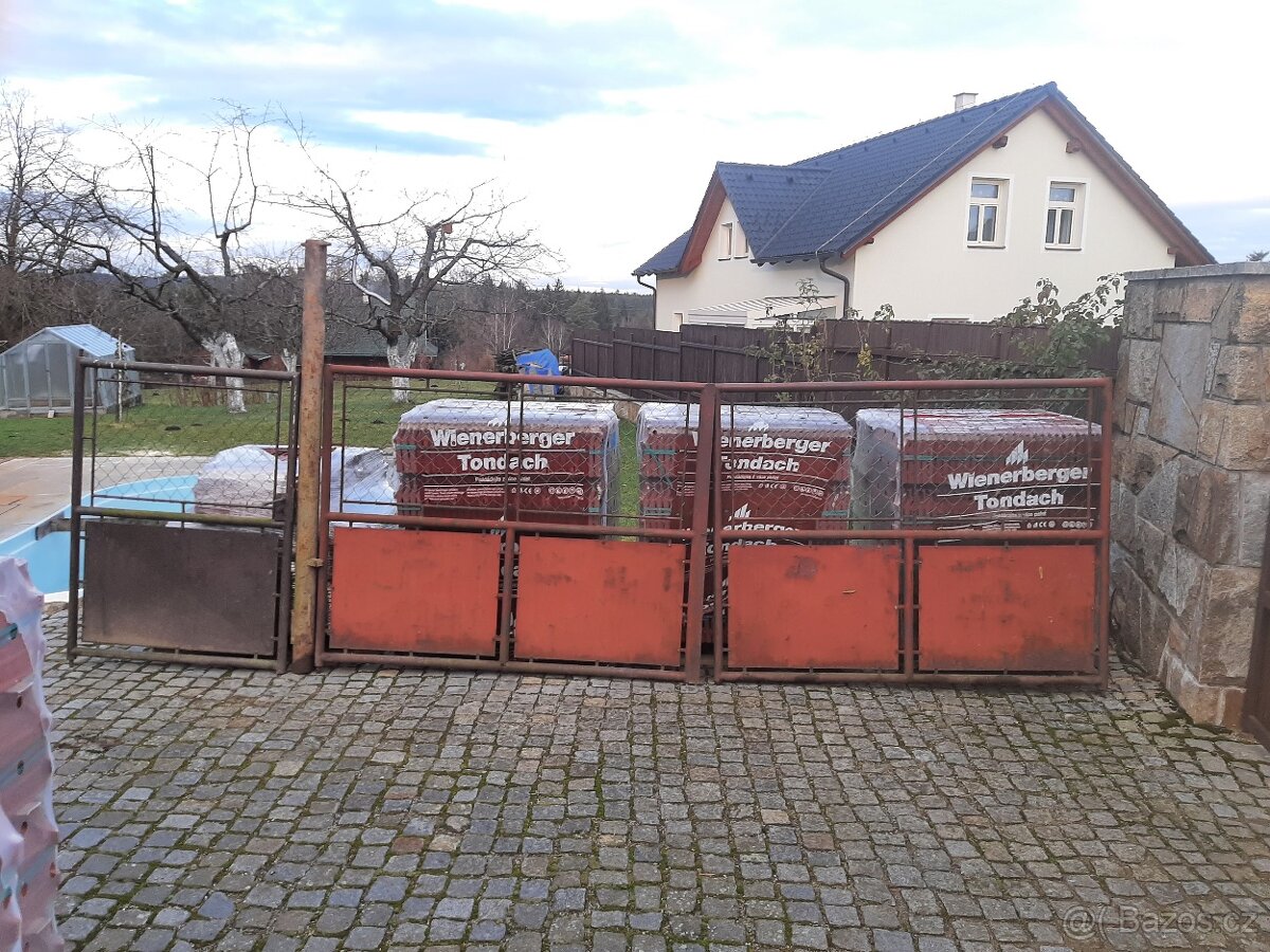 Dvoukřídlá brána (vrata) s přiléhající brankou