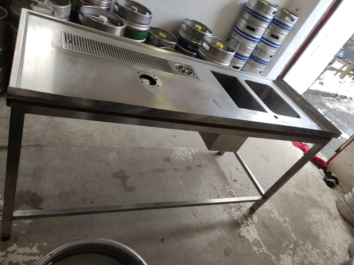 Nerezový výčepní stůl č.7