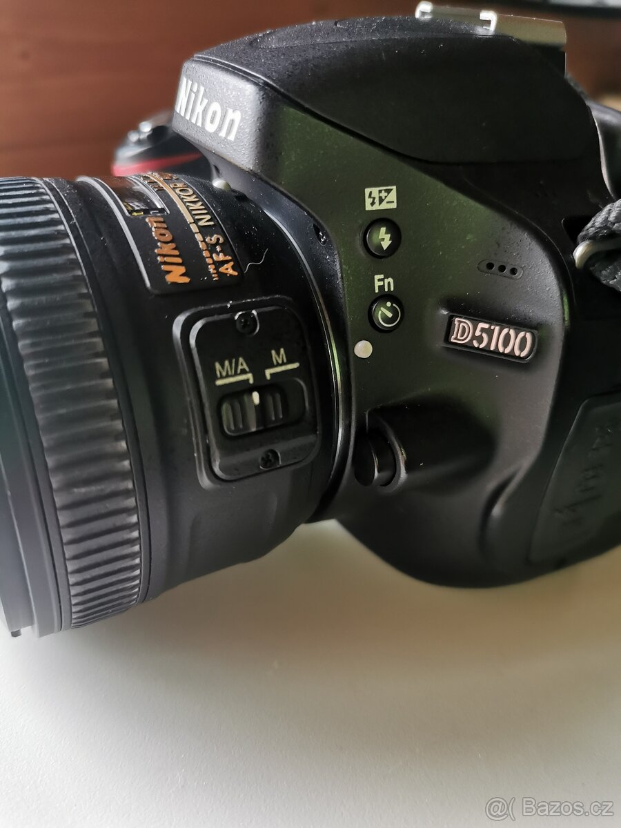 Nikon D5100, 2 objektivy, blesk a příslušenství