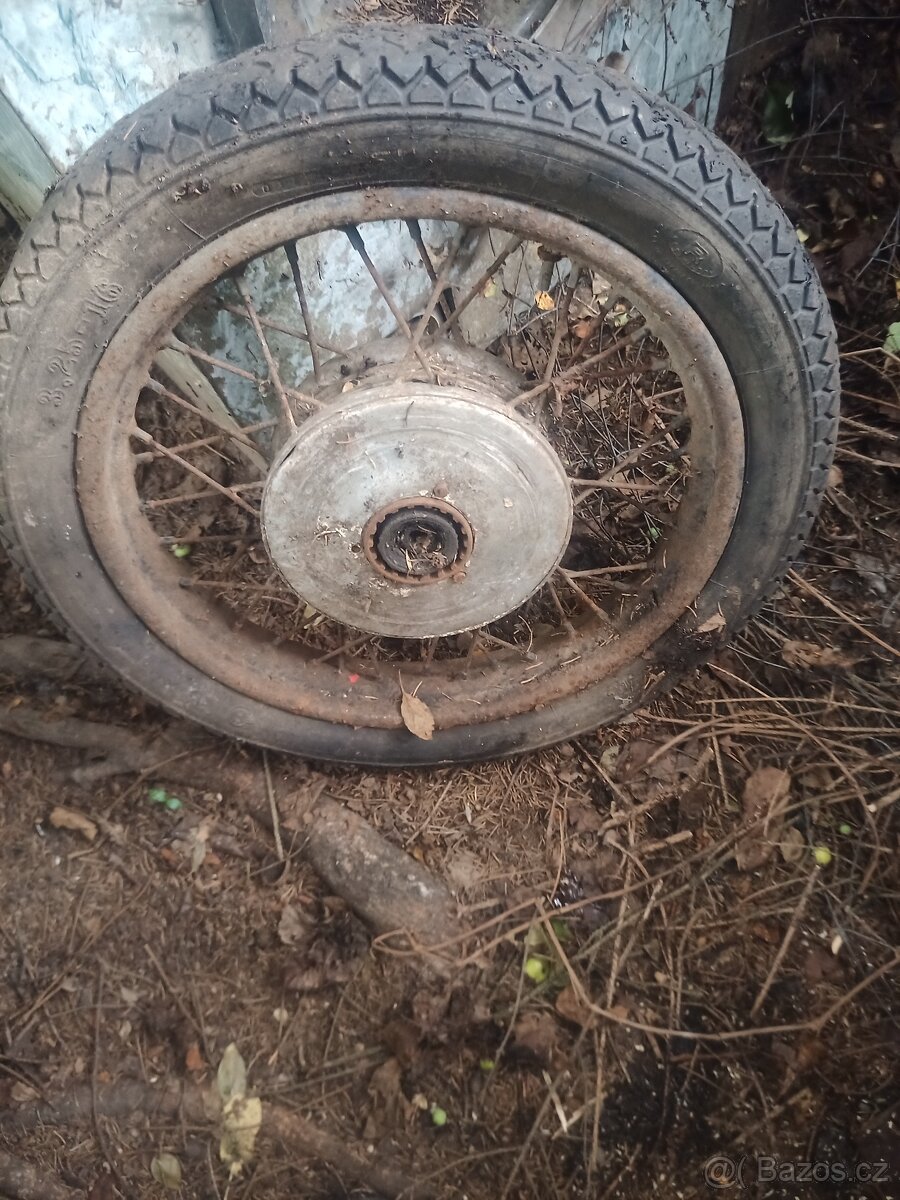 Prodám kola na motorku,sleva na 100kč