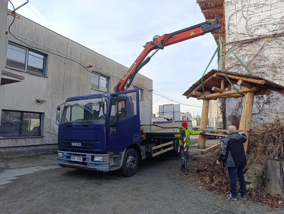 Nákladní autodoprava hydraulickou rukou