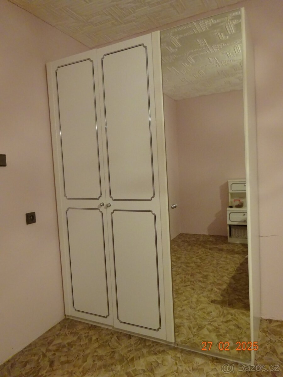 Ložnice sestava+zdarma lustr a lampičky