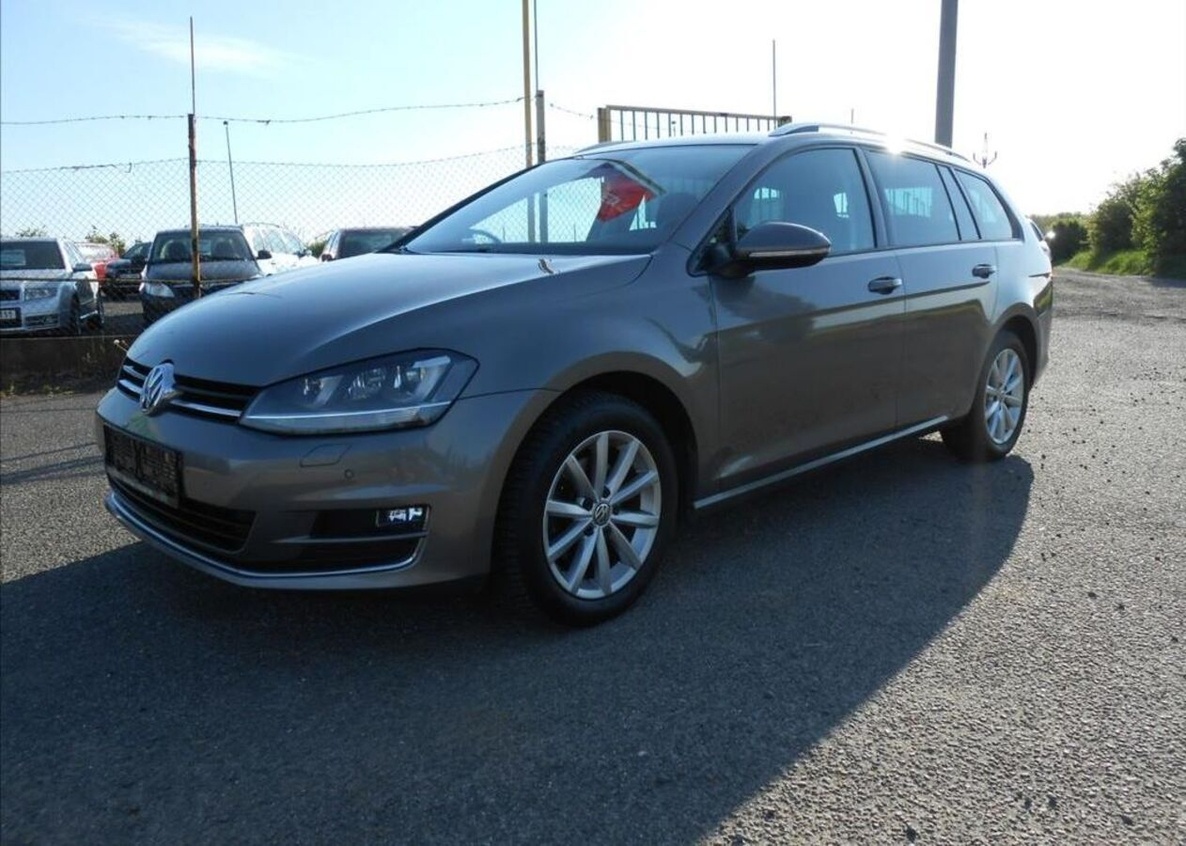 Volkswagen Golf 2,0 110 kW LOUNGE LED Serviska nafta