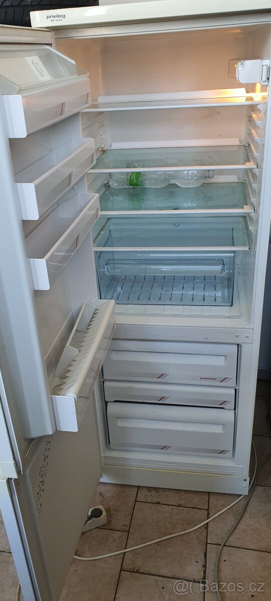 Lednice s mrazakem  privileg