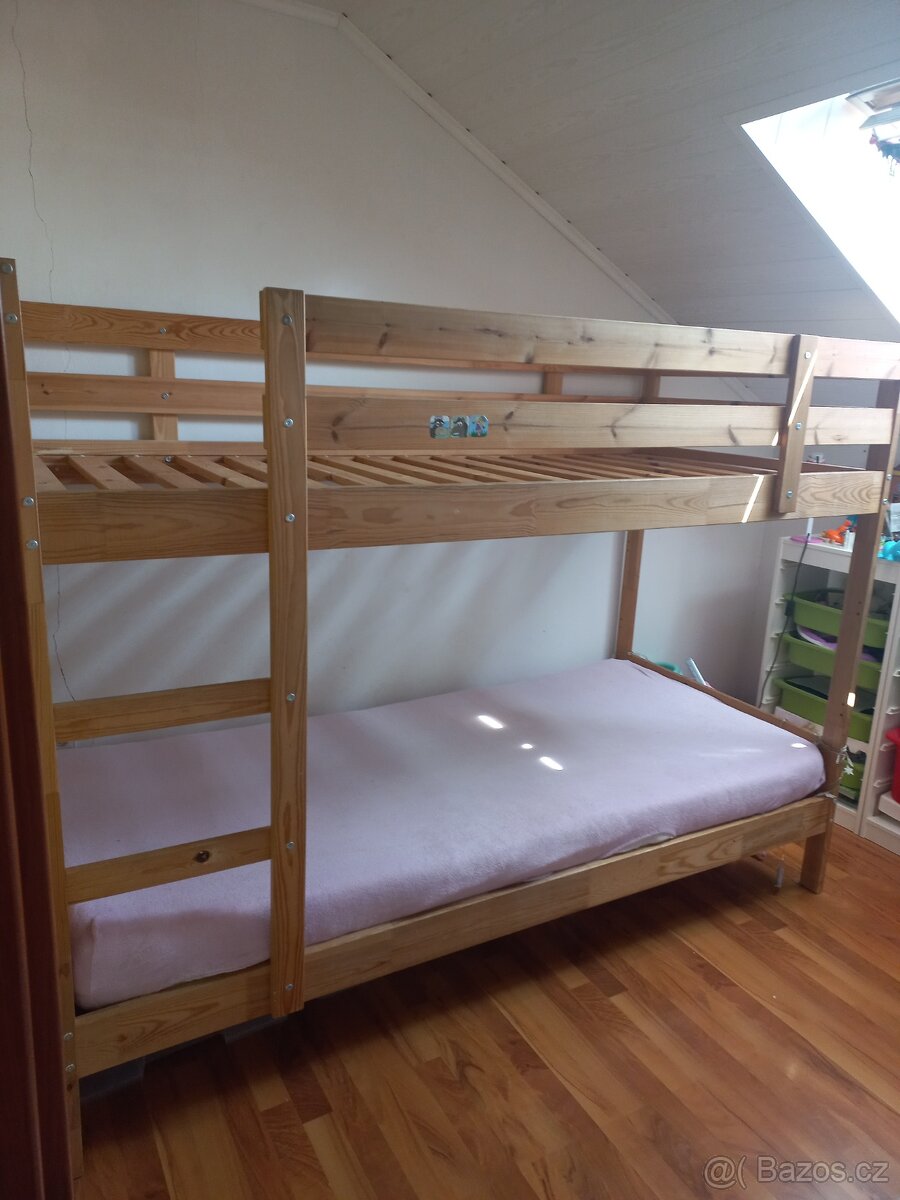 Dřevěná palanda Ikea
