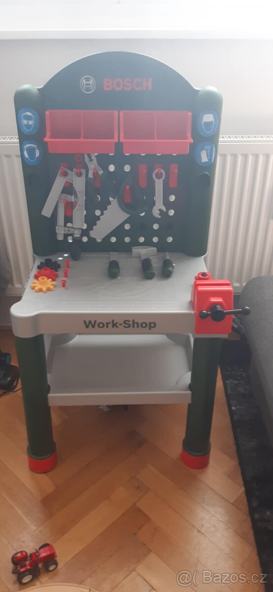 Bosch pracovní stůl s výbavou