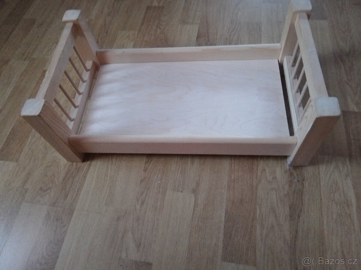 Postýlka pro panenky