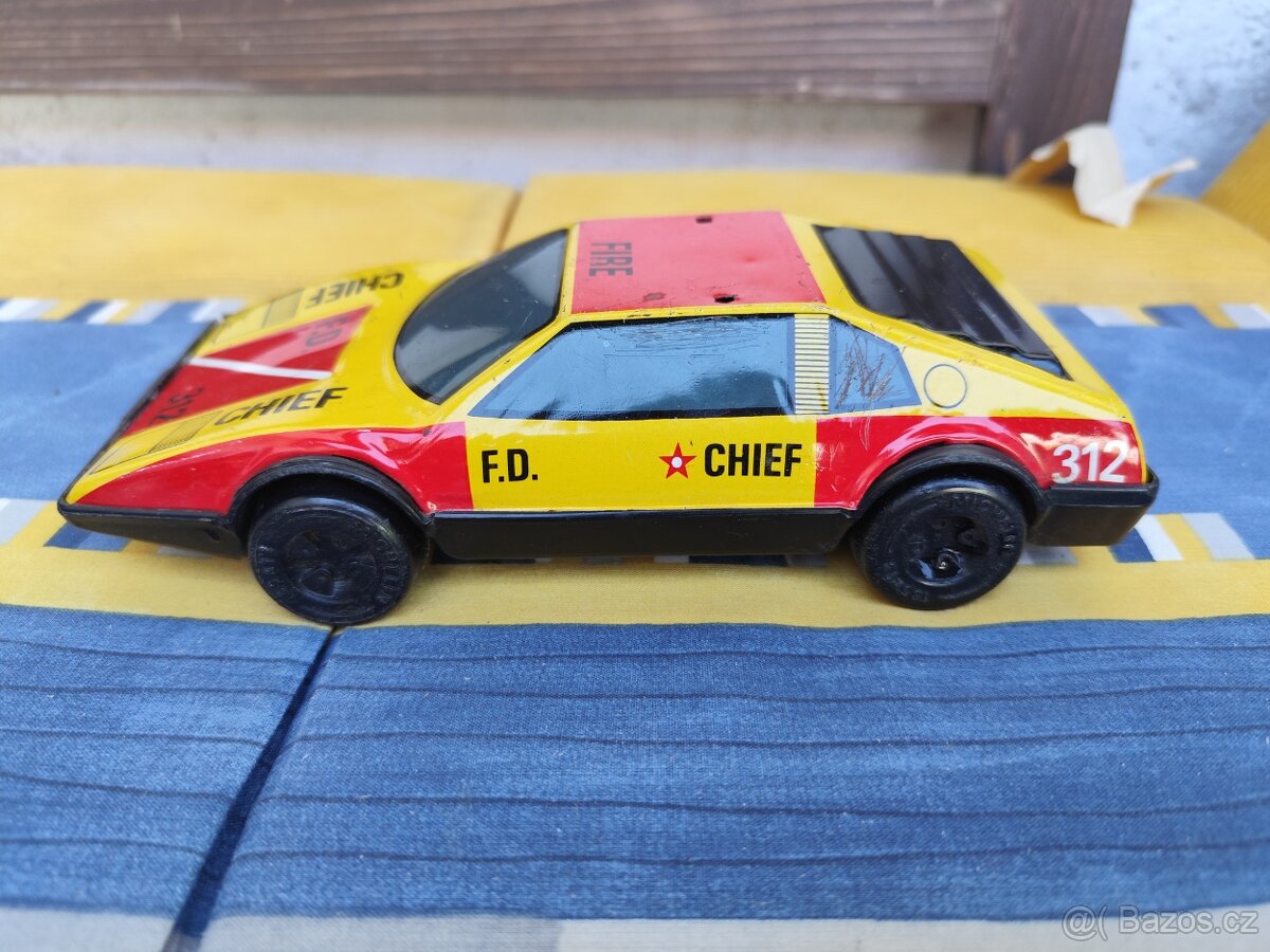 Staré plechové auto