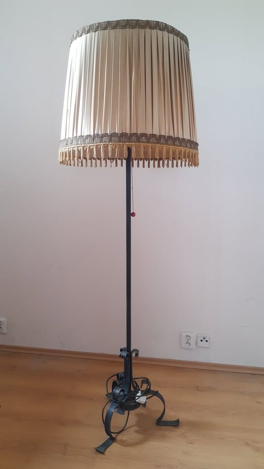 lampa tepaná stojací retro kovová