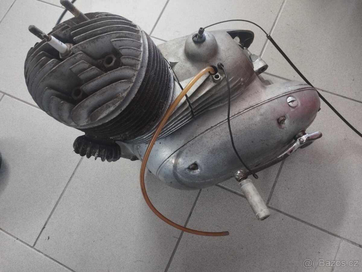 Motor Jawa 250/353 kyvacka