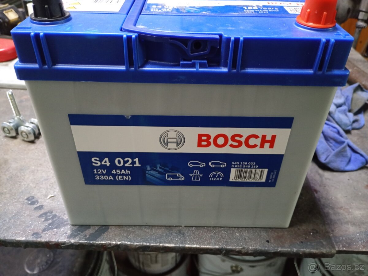 Autobaterie BOSCH S4 021, 45Ah, 12V