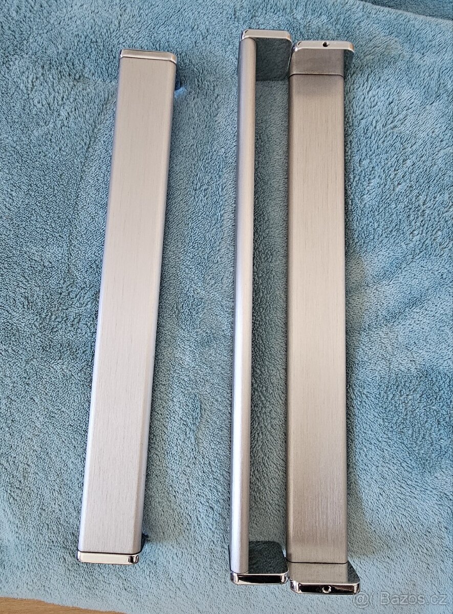 3 x nerezové úchytky na skříň