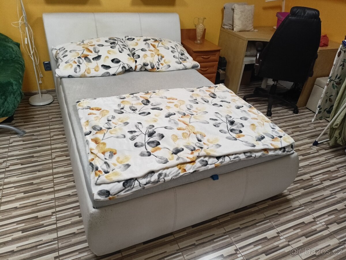 Kvalitní polohovací postel s úložným prostorem