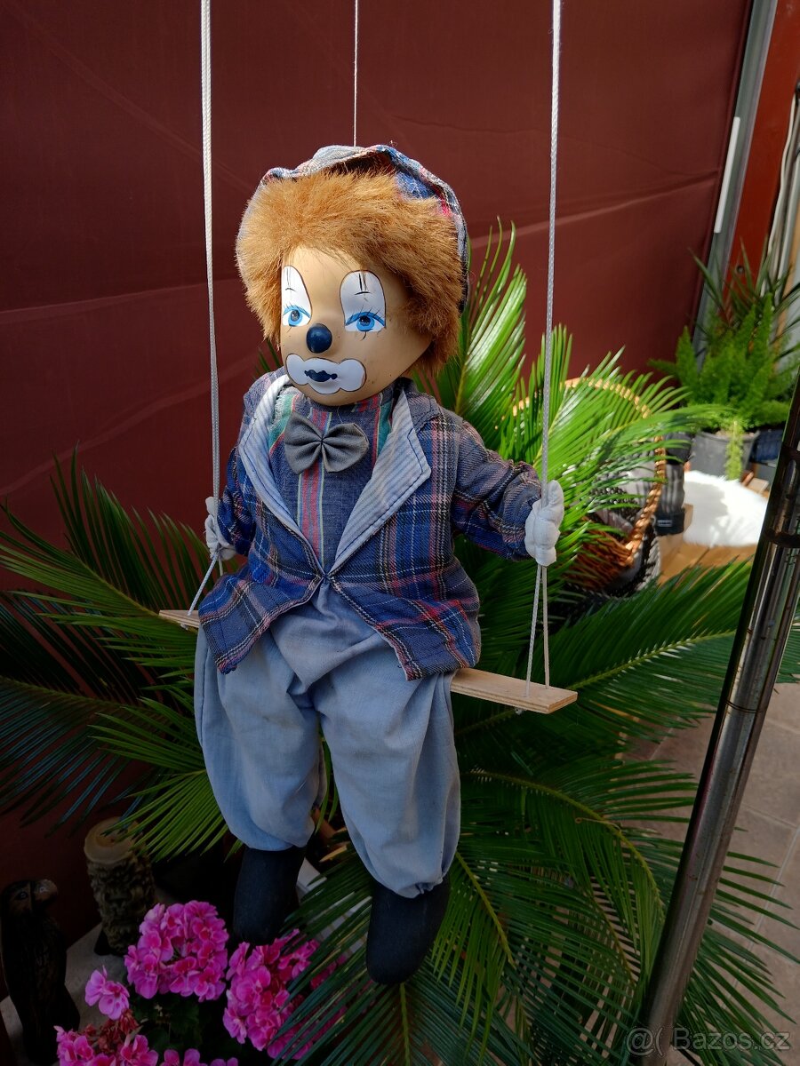 REZERVOVÁNO. Retro loutka-klaun na houpačce