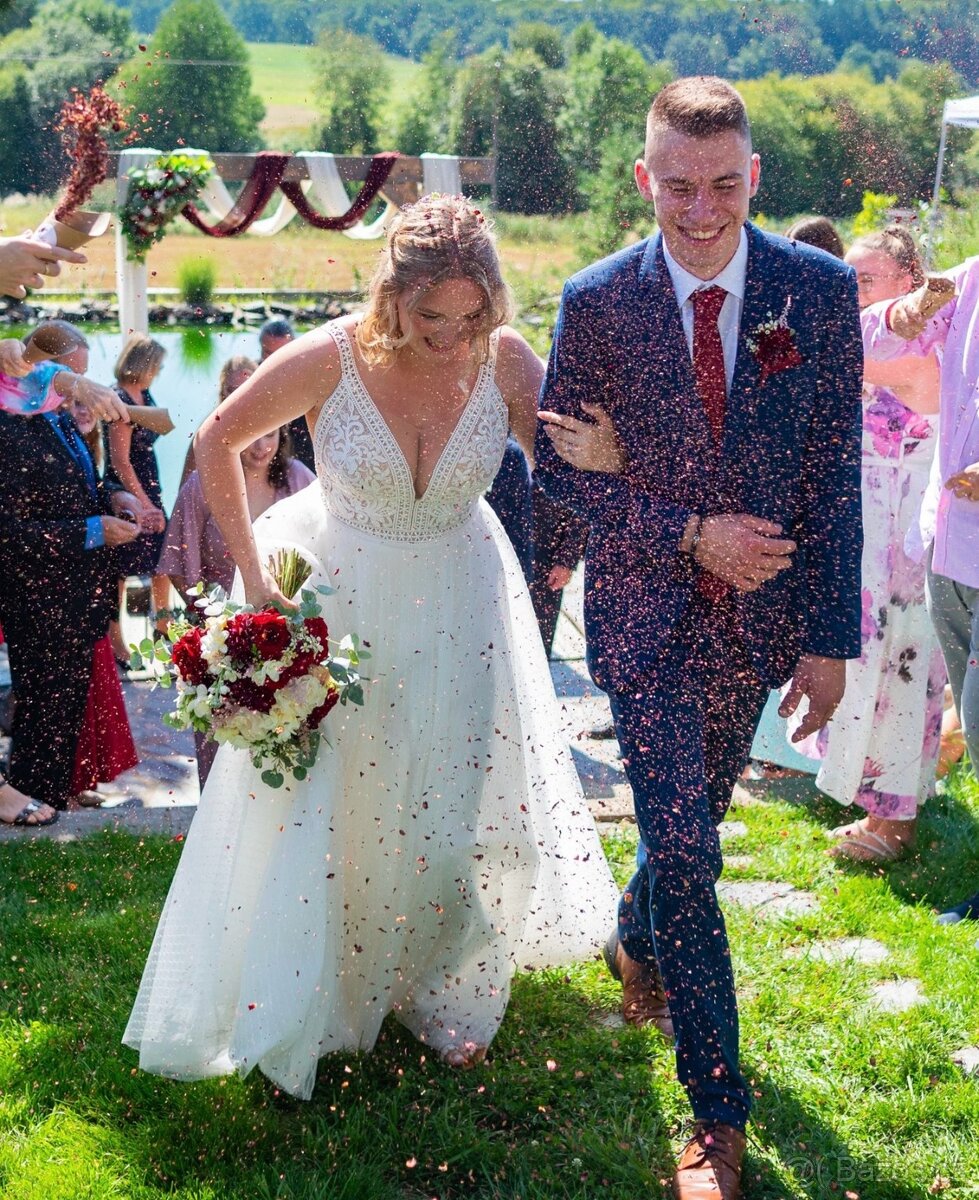 Krásné svatební šaty M/38-L/40 (vyčištěné v čistírně)