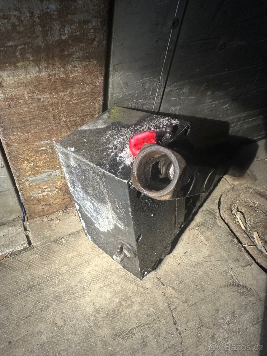 Pumpa zvedání kabiny Avia Daewoo A75