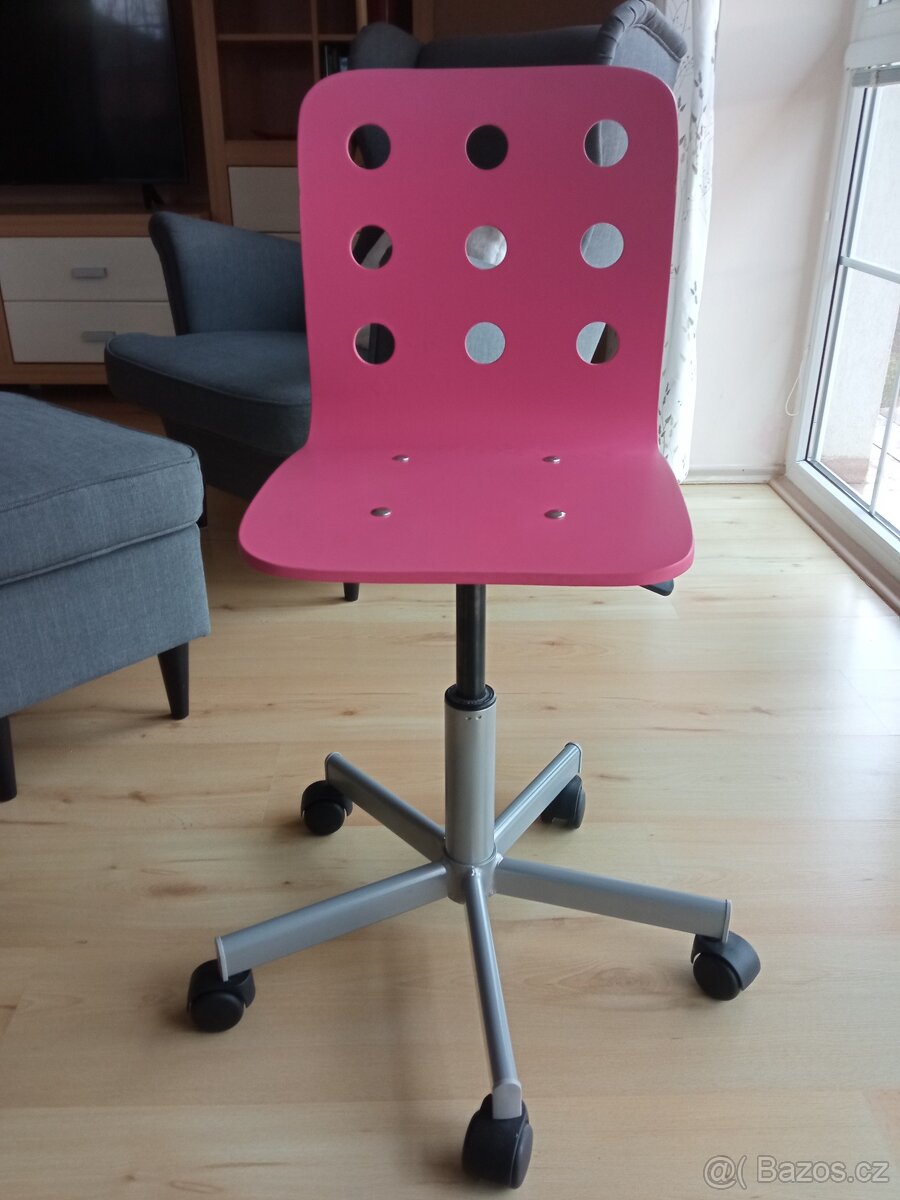 Dětská otočná židle