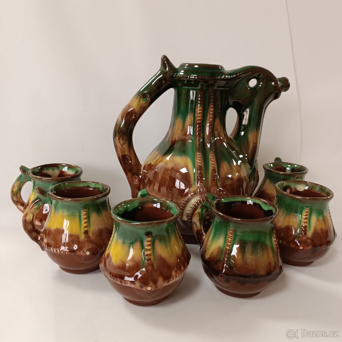 Keramická konvička se šálky