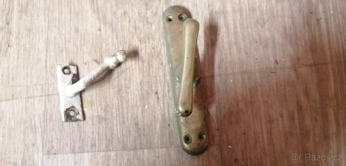 Klíčky na okna retro