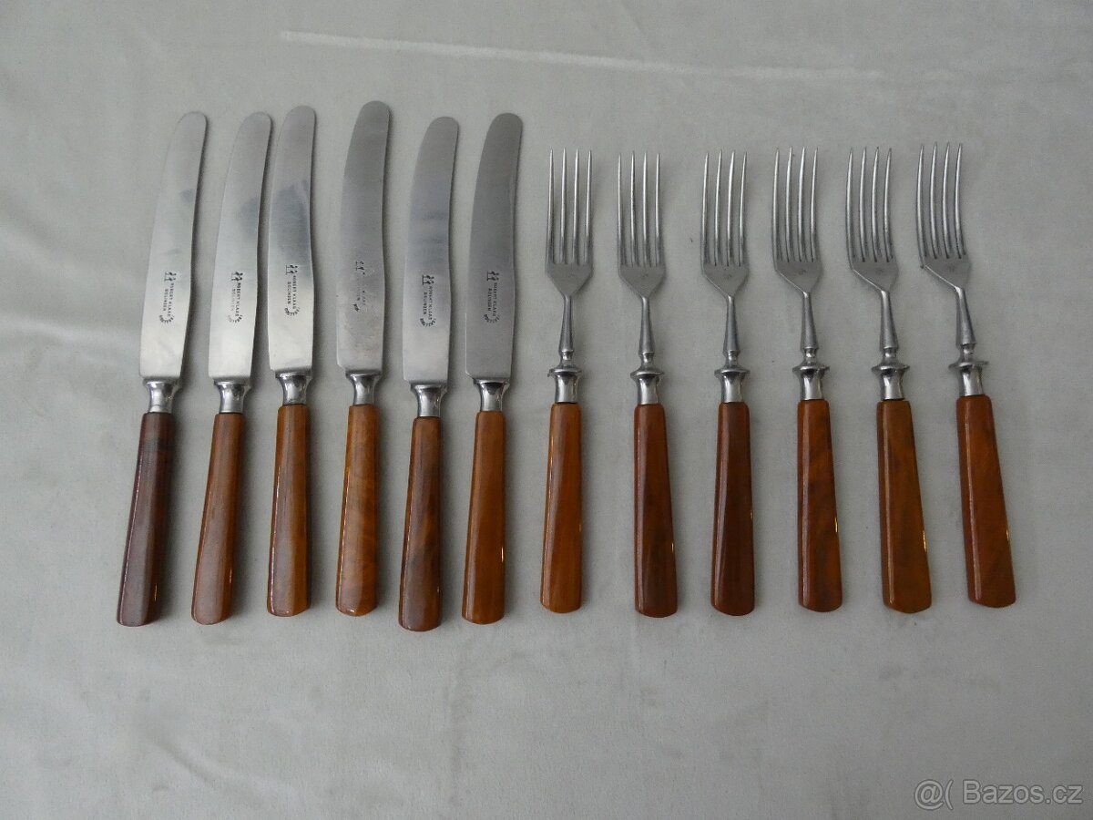 Staré příbory, nože a vidličky