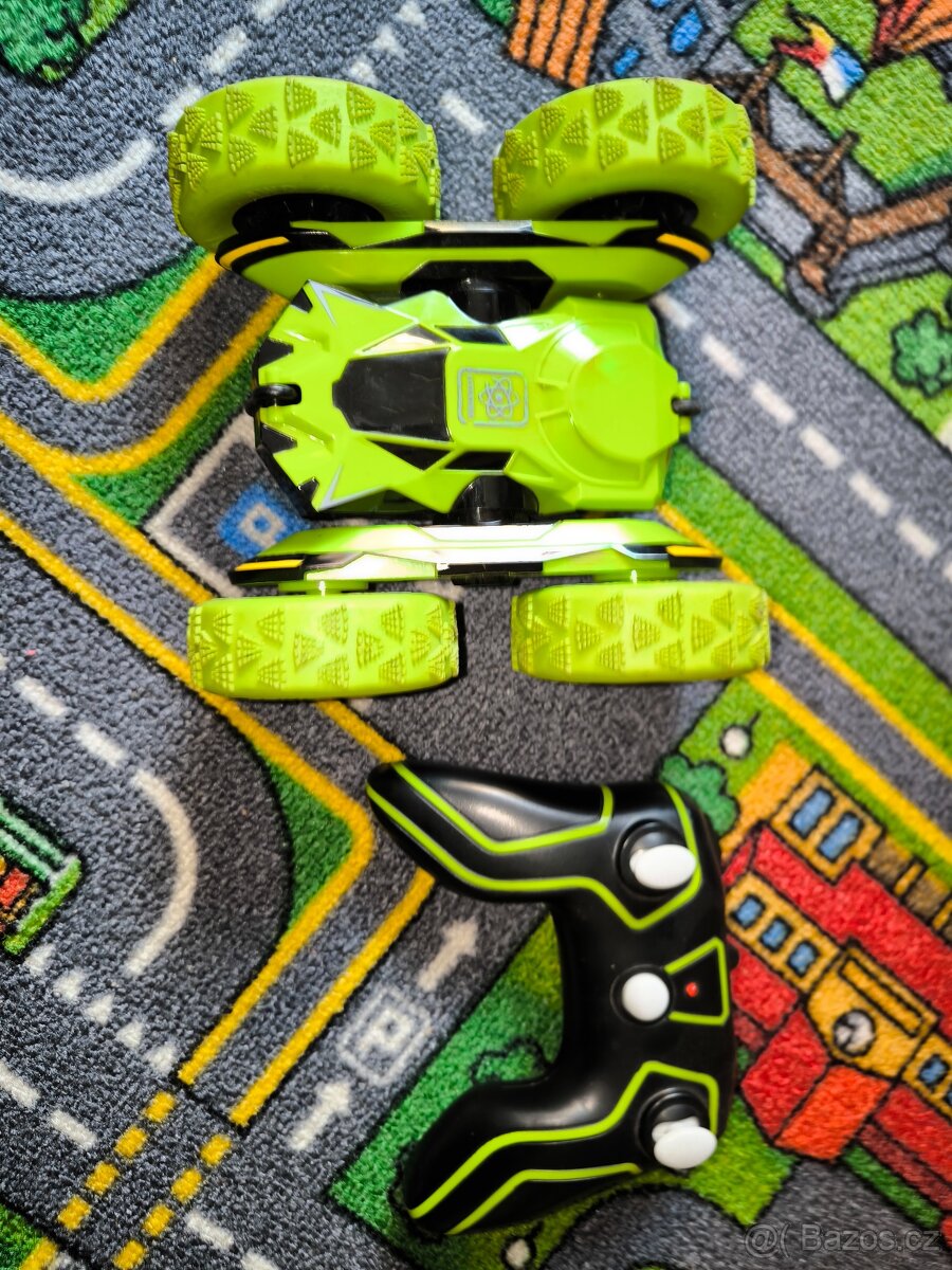 RC Převracecí auto.