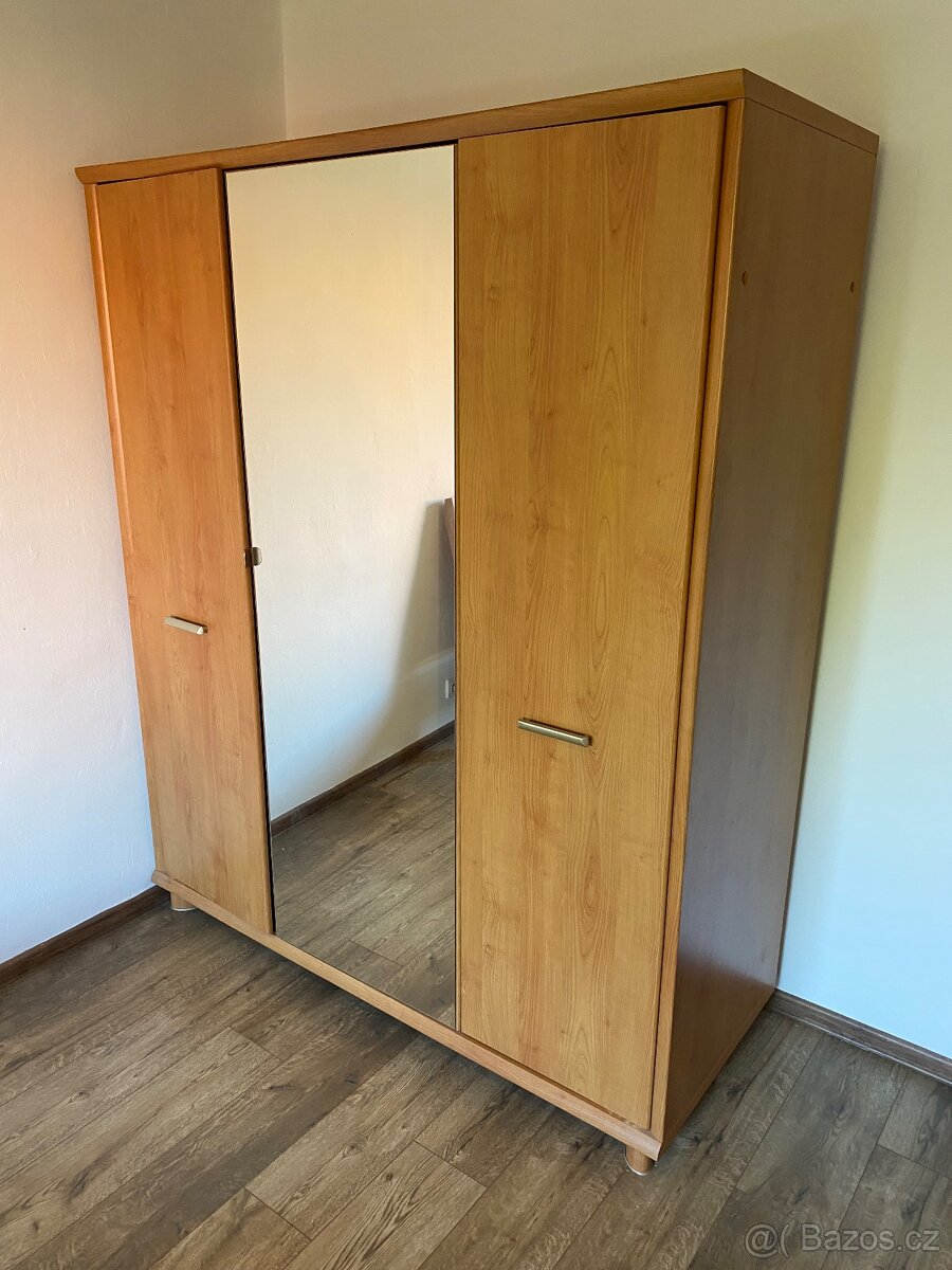 Skříň