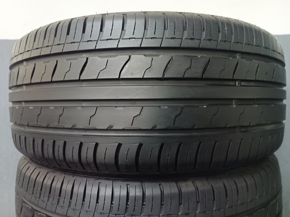 225/40 R18 ROYAL BLACK (4117)