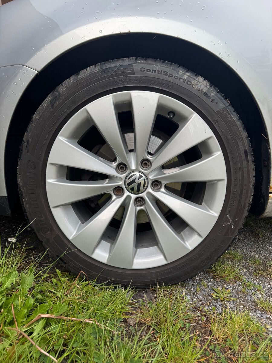 Alu kola VW 5x112 R17 235/45 letní pneu