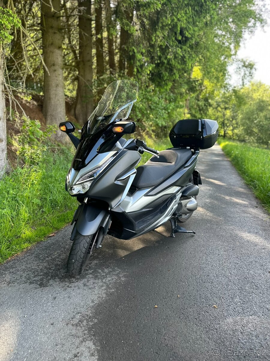 Honda Forza 300
