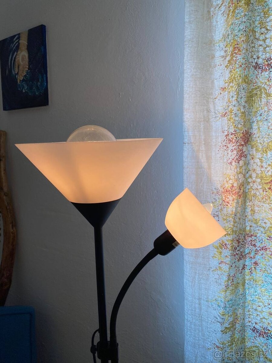 Stojací lampa