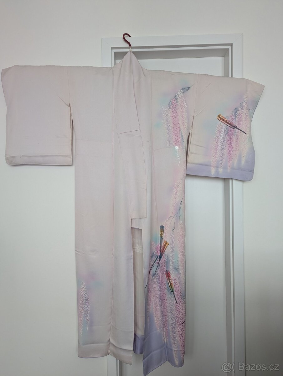 Růžové kimono s vějíři